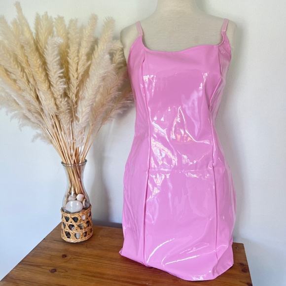 PrettyLittleThing Dresses & Skirts - NWT Pretty little thing barbie pink body con dress